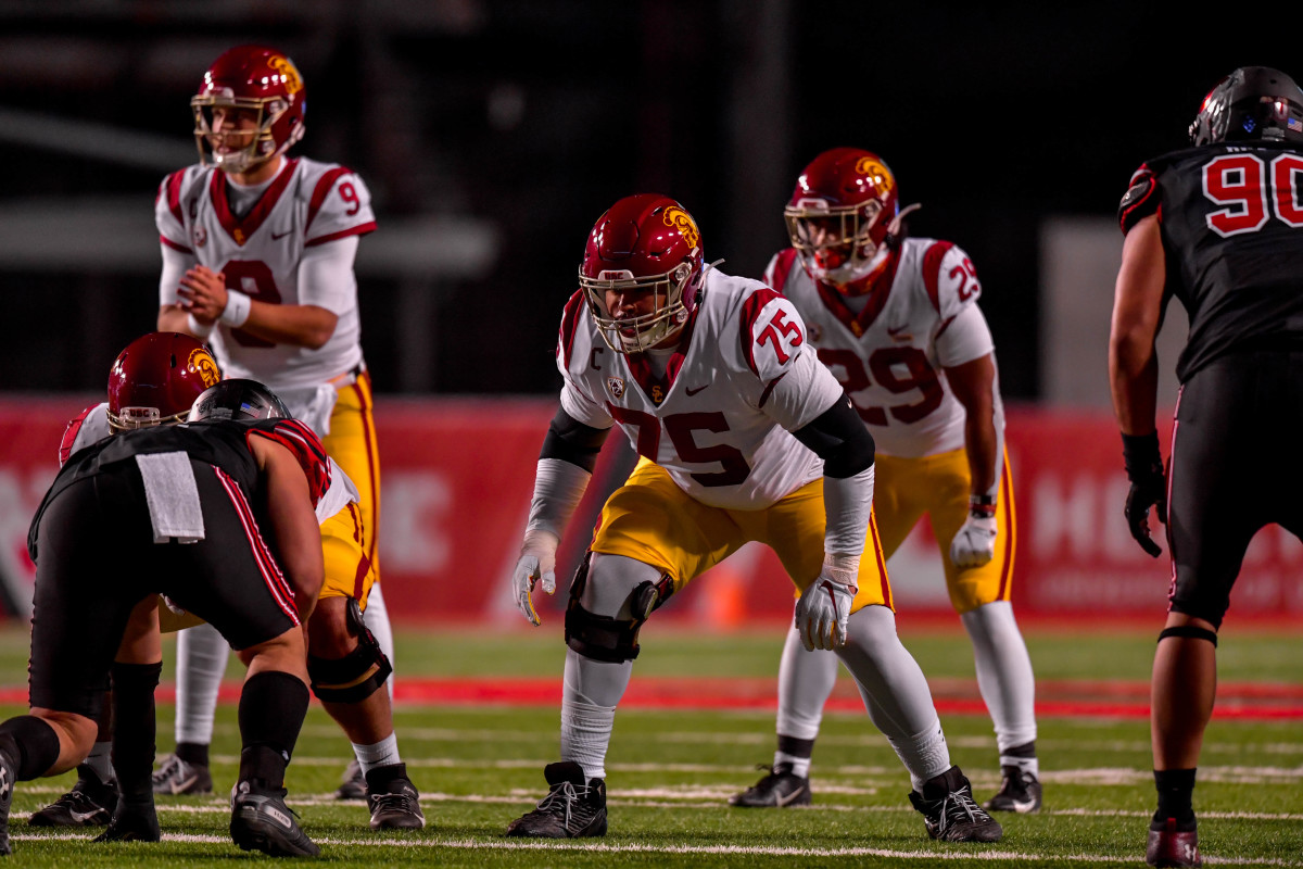 Kedon Slovis and RB Vavae Malepeai. Credit: John McGillen/USC Athletics